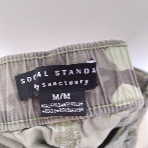 Social Standard by Sanctuary Green Camo Hero Utility Shorts Size Medium - Picture 13 of 15